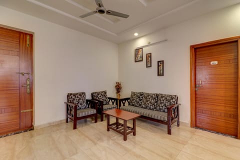 Cozy 3BHK service apartment in kukatpally Apartment in Hyderabad