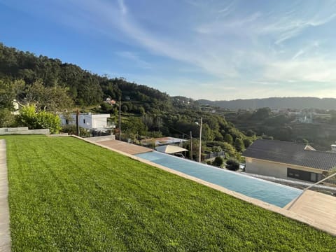 Garden, Mountain view, Pool view