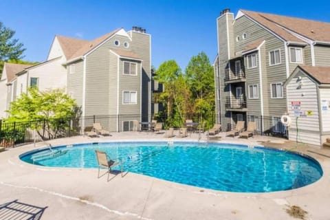 Spring, Day, Pool view, Swimming pool, sunbed