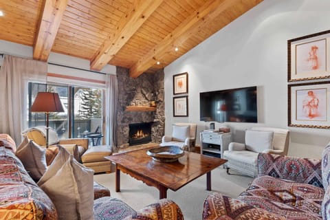 Villa Cortina 330 by East West Hospitality Apartment in Vail