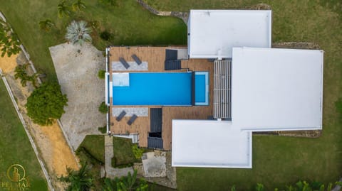 Property building, Day, Bird's eye view, Pool view, Swimming pool, sunbed