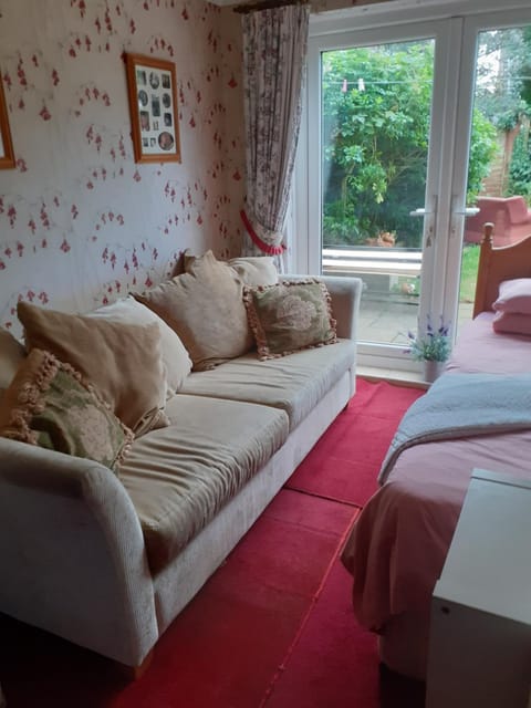 Bed, Seating area