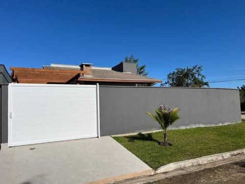 Casa Mero no Residencial Mar Verde em Caraguatatuba House in Caraguatatuba