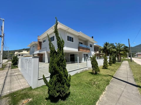 cód 124 - Casa excepcional á 280 metros do mar! Villa in Florianopolis