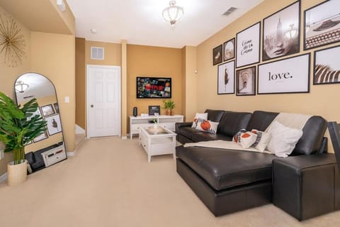 Epic Arty Retreat near Disney House in Kissimmee