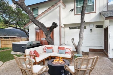 City Gem with Pool Hot tub Movie Theater PuttPutt House in San Antonio