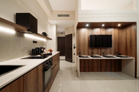 TV and multimedia, Kitchen or kitchenette, oven, stove