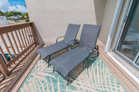 Surfside Hideaway A NEWLY Renovated Townhome House in Cape Canaveral