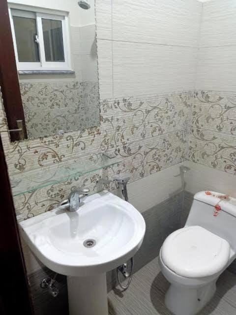 Best Guest house private room for family near islamabad airport and M1 M2 moterway very cheap price Hostel in Islamabad