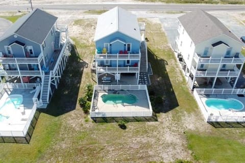 Blue Dolphin Seaview Bed and Breakfast in North Topsail Beach