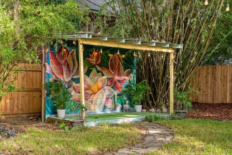 The Gallery at Duckpond - 1930s Historic Charm House in Gainesville