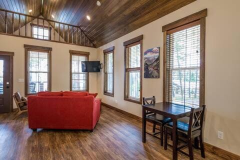 Elk Ridge Village 401A Cozy Cabin with views of Flathead Lake and the mountains Maison in Lakeside