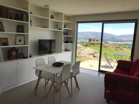 Natural landscape, TV and multimedia, Living room, Seating area, Mountain view