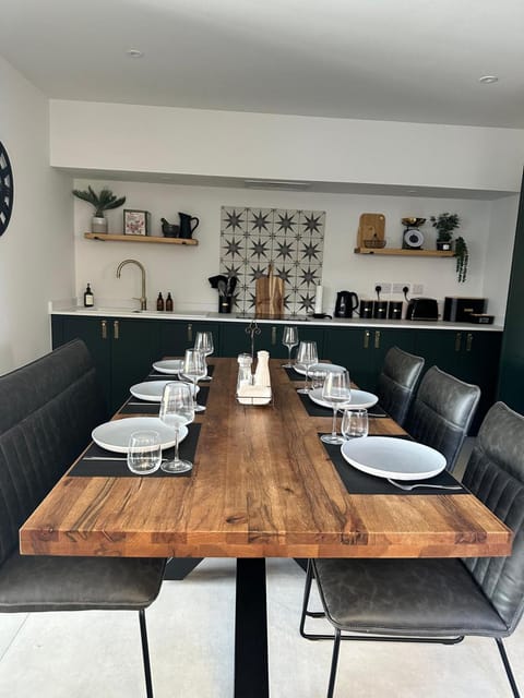 Dining area, kitchen