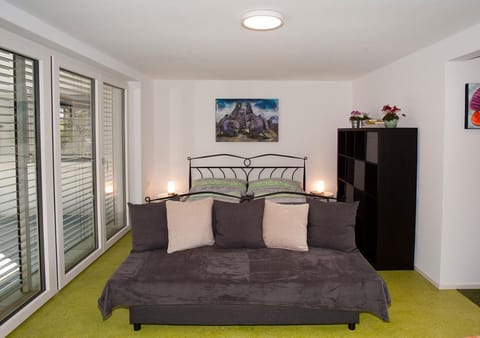 Bed, Living room, Photo of the whole room, Seating area, Bedroom