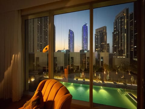 Living room, City view, Pool view