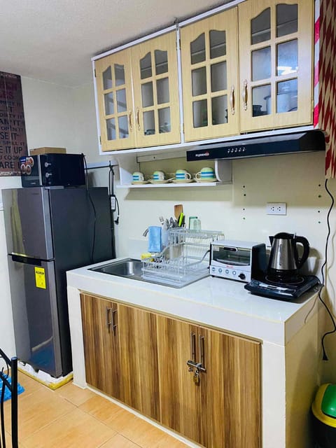 Kitchen or kitchenette, dishwasher, oven, toaster