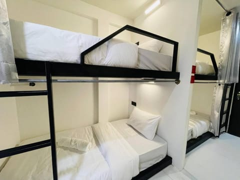 Bed, Photo of the whole room, Bedroom, bunk bed, air conditioner