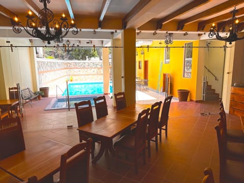 Restaurant/places to eat, Dining area, Pool view