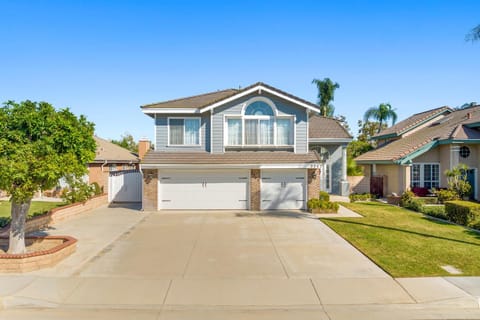 Near Airport and Outlet Mall 6 bedroom large house House in Eastvale