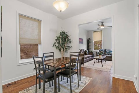 Sleek 2BR Apartment Logan Square Living Apartment in Chicago