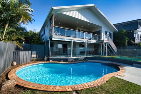 Property building, Day, Swimming pool