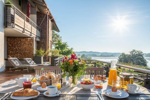 Balcony/Terrace, Garden view, Lake view, Mountain view