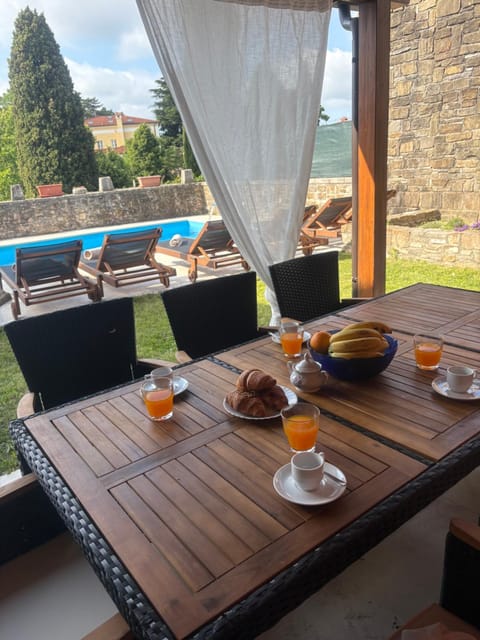 Property building, Breakfast