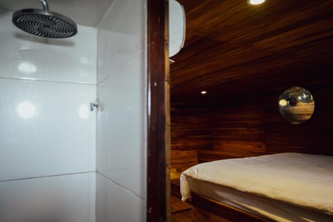 Floating Ship Hotel in Uluwatu with Sixteen beds Docked boat in Bali