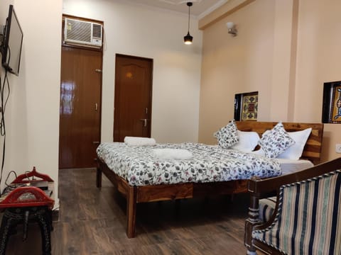 The Karauli Villa by Le Pension Stays Hostel in Jaipur
