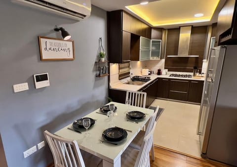 Kitchen or kitchenette, oven