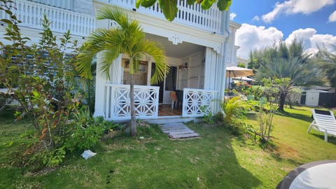 Patio, Day, Garden, Garden view