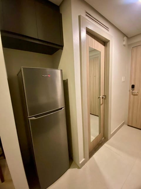 Luxe Suite Stays at Bonifacio Civic Center Tower Apartment hotel in Makati