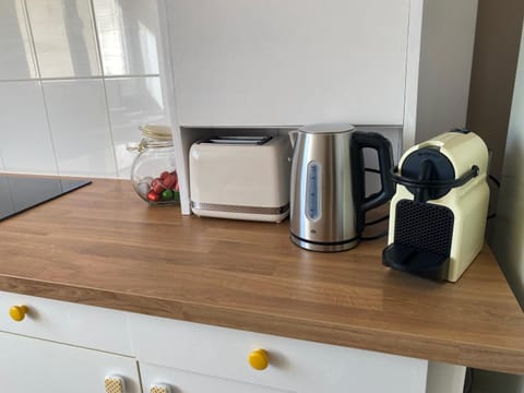 Coffee/tea facilities, toaster