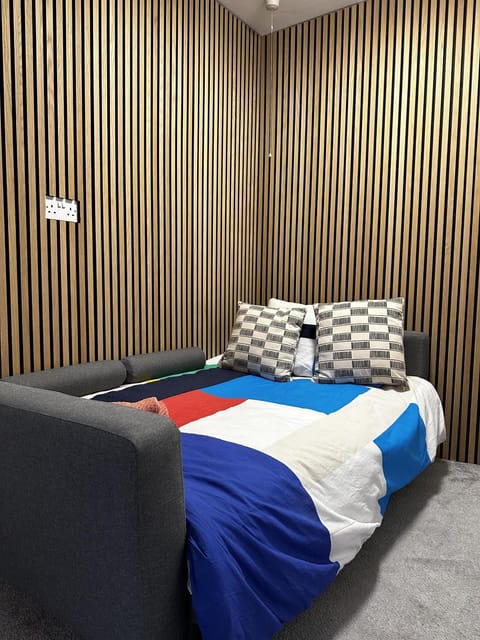 Bed, Seating area