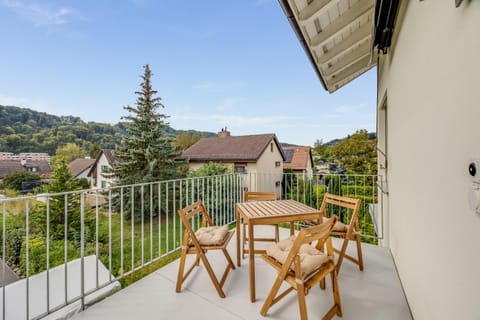 Property building, Spring, Day, Natural landscape, View (from property/room), Balcony/Terrace, Dining area, Mountain view