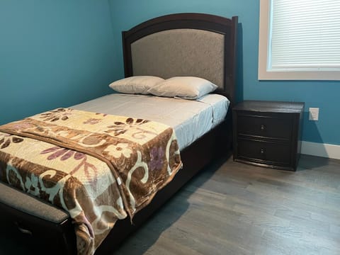 3 BED ROOMS NWK 111 Private Room Vacation rental in Irvington