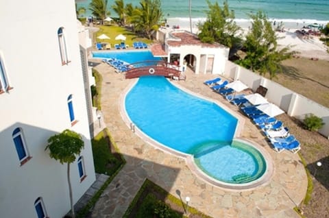 Communal lounge/ TV room, Day, Beach, Pool view, Sea view, Swimming pool, sunbed