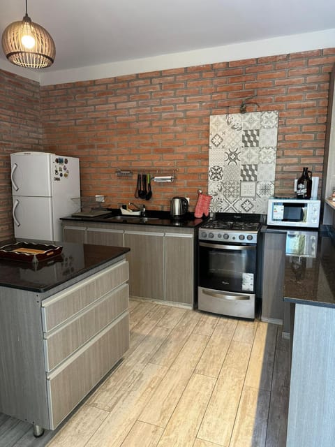 Coffee/tea facilities, Kitchen or kitchenette, microwave, oven, stove