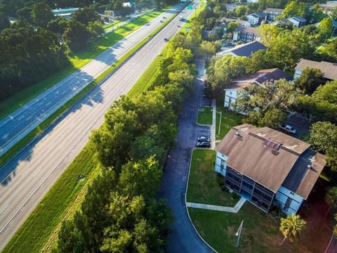 Uptown Livin' - 2 QB, 500MB WIFI & Balcony Apartment in Gainesville