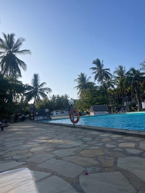 Pool view, Swimming pool, Sunset, sunbed