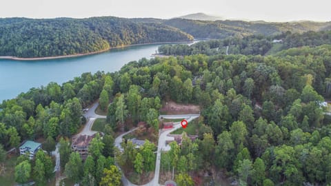 Neighbourhood, Natural landscape, Bird's eye view, Lake view, Mountain view, River view