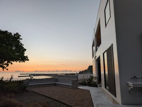 Property building, Natural landscape, Sea view, Sunrise