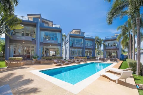 Property building, Day, Balcony/Terrace, Swimming pool, Swimming pool