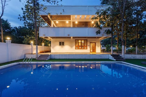 Property building, Pool view, Swimming pool