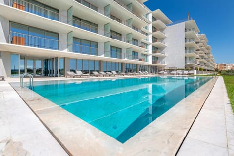 Property building, Day, Swimming pool, sunbed