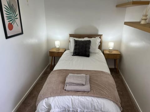 Charming, Modern Flat sleeps 5 Apartment in Dundee