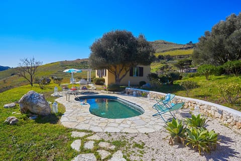 Property building, Garden, Pool view, Swimming pool