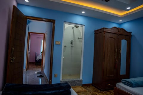 Bathroom, Photo of the whole room