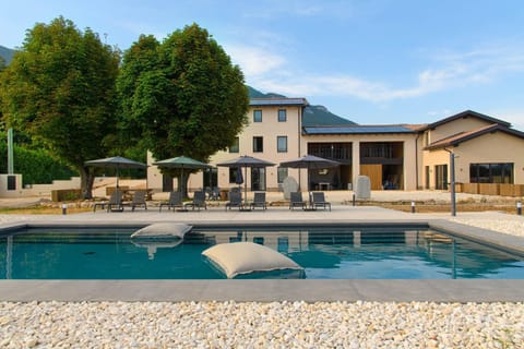 Property building, Day, Natural landscape, Garden, Garden view, Mountain view, Pool view, Swimming pool, Swimming pool, sunbed